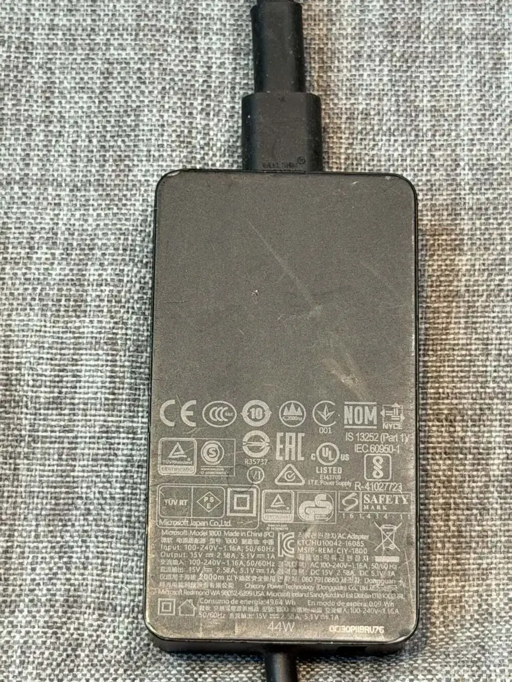 Microsoft Surface 65W Power Supply Black W8Y-00001/Q4Q-00001 - ,